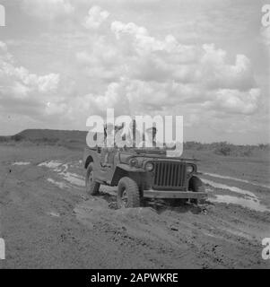 Kriegsfreiwillige in Malakka und Indonesien Militär in einem Jeep Datum: 1946 Schlüsselwörter: Jeeps, Militär Stockfoto