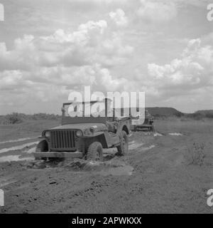 Kriegsfreiwillige in Malakka und Indonesien Militär in Jeeps Datum: 1946 Schlüsselwörter: Jeeps, Militär Stockfoto