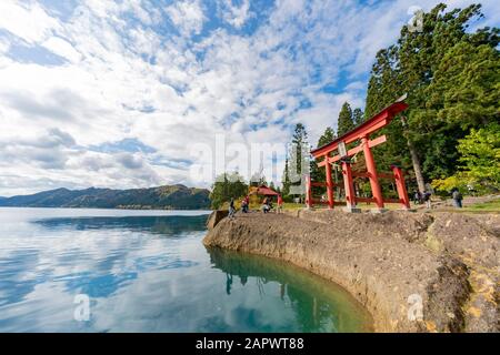 Akita, Okt 23: Morgenblick auf den berühmten Gozanoishi-Schrein am 23. Okt 2019 in Akita, Japan Stockfoto