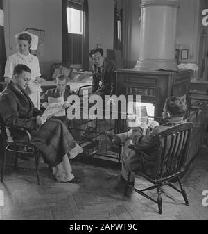 Niederländische Krankenhäuser mit niederländischem Personal [in England] [Patienten, die um den Herd geschossen wurden] Datum: Mai 1944 Ort: Großbritannien Schlüsselwörter: Armee, Soldaten, Weltkrieg Stockfoto