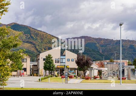 Akita, Okt 23: Außenansicht des Stadtbildes rund um den Bahnhof Tazawako am Okt 23, 2019 in Akita, Japan Stockfoto