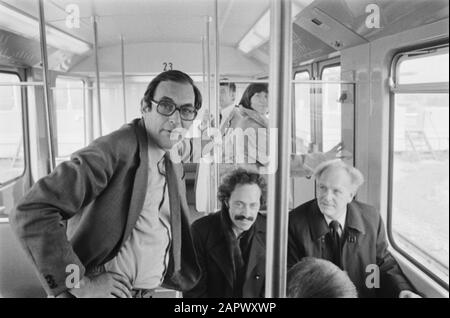 Eröffnung der Metro Amsterdam in Anwesenheit von Prinzessin Beatrix und Prins Claus, während der Fahrt von Ex-Alderman Lammers, Alderman Van der Velde Datum: 14. Oktober 1977 Schlüsselwörter: Eröffnungen, Metrobau, Aldermen persönlicher Name: Beatrix, Prinzessin, Claus, Prinz Stockfoto