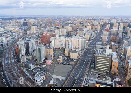 Sendai, Okt 23: Luftaufnahme bei Sonnenuntergang über dem Stadtbild der Innenstadt am Okt 23, 2019 in Sendai, Japan Stockfoto