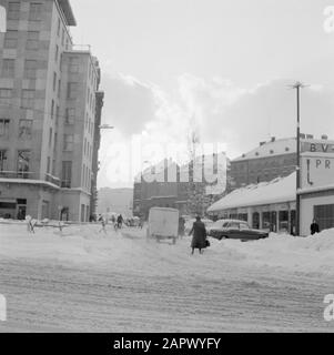 Besuch in München OttostraÃe im Schnee Datum: 1. Dezember 1958 Standort: Bayern, Deutschland, München, Westdeutschland Schlagwörter: Schnee, Stadtverkehr, Straßenbilder, Winter Stockfoto