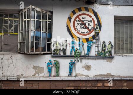 Graffiti/Straßenkunst aus der Industriezone Puente de Aranda, Bogata, Columbia Stockfoto