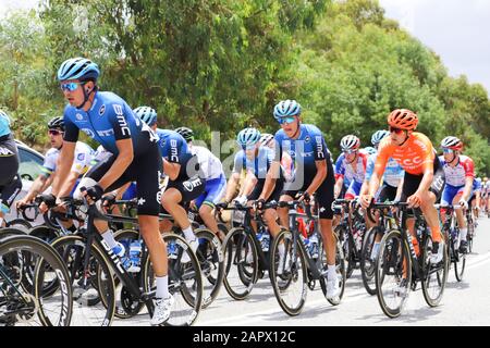 Fahrer auf Der Dritten Etappe der Tour 2020 Down Under in Adelaide Australien Stockfoto