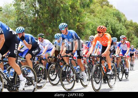 Fahrer auf Der Dritten Etappe der Tour 2020 Down Under in Adelaide Australien Stockfoto