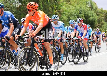 Fahrer auf Der Dritten Etappe der Tour 2020 Down Under in Adelaide Australien Stockfoto