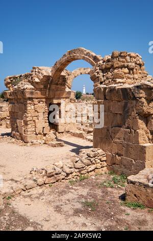 Die Bögen des Saranta Kolones Schloss - die mittelalterliche Festung erbaut auf dem Gelände eines früheren byzantinischen fort. Paphos Archäologischen Park. Zypern Stockfoto