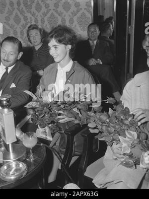 Millie Perkins besucht den Geheim-Anhang an der Prinsengracht Im Amstelhotel in Anwesenheit von Millie Perkins Datum: 28. Mai 1959 Ort: Amsterdam Schlagwörter: Schauspieler persönlicher Name: Perkins, Millie Stockfoto