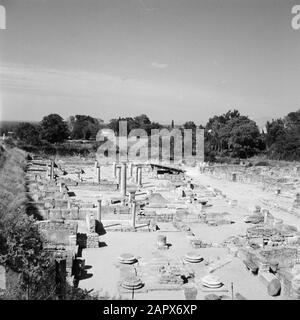 Weingebiete - Saint-Rémy-de-Provence Überreste der römischen Stadt Glanum, südlich von Saint-Rémy-de-Provence Datum: Undatierter Ort: Frankreich, Saint-Rémy-de-Provence Stichwörter: Archäologie, Ausgrabungen, Städte Stockfoto
