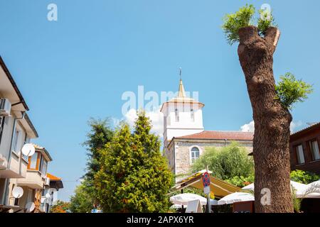 Kirche Dormition von Theotokos und Altstadt in Nessebar, Bulgarien Stockfoto