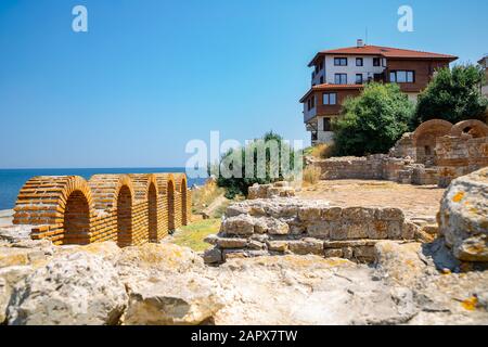 Alte Ruinenkirche der heiligen Mutter Eleusa in Nessebar, Bulgarien Stockfoto