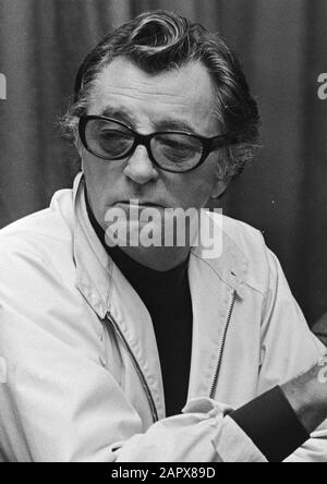 Robert Mitchell (rechts) und Leslie Nielsen halten Pressekonferenz in Amsterdam Hilton über den Film The Amsterdam Kill ab; Stockfoto