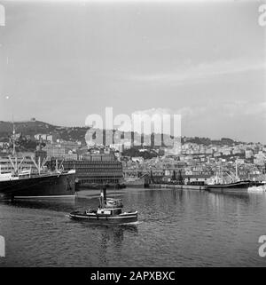 Israel 1948-1949: Der Hafen von Genua Schiffe im Hafen von Genua Anmerkung: Ende 1948 segelte Von der Abstimmung von Genua in den kürzlich proklamierten Staat Israel für seinen ersten Reisebericht Datum: 1948 Ort: Genua, Italien Schlüsselwörter: Häfen, Panoramas, Schiffe, Schlepper Stockfoto