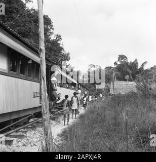 Fahren Sie nach Suriname und auf die niederländischen Antillen, Und Halten Sie Den goldfield-zug auf dem Paramaribo tracee - Cable Station Datum: 1947 Standort: Cable Station, Suriname Keywords: Züge Stockfoto