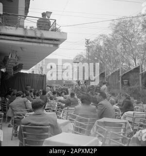 Israel 1948-1949: Tel Aviv Terrace of Cafe Nougat in Tel Aviv mit öffentlichem Datum: 1948 Ort: Israel, Tel Aviv Schlüsselwörter: Architektur, Cafés, öffentlich Stockfoto