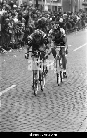 De Eight van Chaam 1975 Tino Tobacco (links) und Joop Zoetemelk nach dem Fluchtdatum: 23. Juli 1975 Ort: Chaam, Noord-Brandant Schlüsselwörter: Öffentlich, Radsport Personenname: Tobacco, Tino, Zoetemelk, Joop Stockfoto