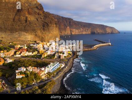 Vueltas mit Hafen, Valle Gran Rey, Luftbild, La Gomera, Kanarische Inseln, Spanien Stockfoto