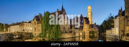Rozenhoedkaai, Rosenkai nachts, Panorama, Brüggen, Belgien Stockfoto