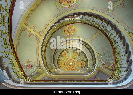 Geschwungene Treppe, Treppenhaus, Jugendstil, Jugendstilmuseum, Riga, Lettland Stockfoto