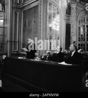 Rede Štefan Osuský für die Académie Diplomatique der Internationale tschechoslowakische Botschafter Štefan Osuský (stehend) spricht; zu seiner Rechten Henry Bérenger, präsident der Auslandskommission des französischen Senats Anmerkung: Thema von Osuskys Rede war die "l'Equilibre Politique de l'Europe" (die politische Machtbalance Europas). Datum: 23.Juni 1938 Ort: Paris Schlüsselwörter: Diplomaten, Anhörung, Männer, Reden persönlicher Name: Bérenger, Henry, Osuský, Štefan Stockfoto