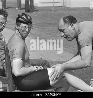 Radweltmeisterschaften 1979 im Olympiastadion Amsterdam. Truus van der Pplaat wird massiert; Stockfoto