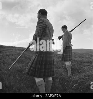 Grouse Jagd auf Skye Zwei Jäger mit ihren Schrotflinten auf der Insel Skye Datum: Undated Ort: Großbritannien, Schottland, Skye Schlüsselwörter: Jagd Stockfoto