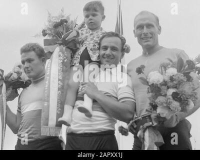 Wereldkampioenschap wielrennen op de baan im het Olympisch Stadion te Amsterdam, v.l. Rousseau(2e), Maspes(1e) en Derksen(3e) 9 augustus 1959 Stockfoto