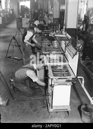 Reportage Watson House, London Watson House: Die Fabrik der Gas Light & Coke Company in London. Lehrgasherde Datum: 1933 Standort: England, London Schlüsselwörter: Schüler, Ausbildung, Reparaturen, Schulen Stockfoto