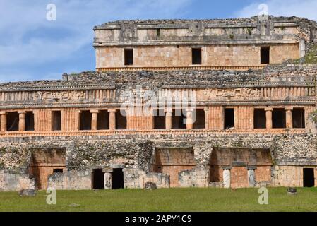 Der Große Palast von Sayil, Maya-Ruinen, Puuc-Region, Yucatan Mexiko Stockfoto