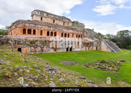 Der Große Palast von Sayil, Maya-Ruinen, Puuc-Region, Yucatan Mexiko Stockfoto