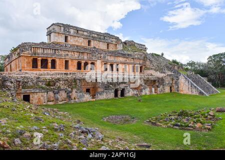 Der Große Palast von Sayil, Maya-Ruinen, Puuc-Region, Yucatan Mexiko Stockfoto