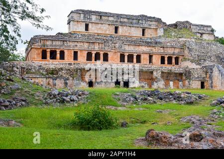 Der Große Palast von Sayil, Maya-Ruinen, Puuc-Region, Yucatan Mexiko Stockfoto