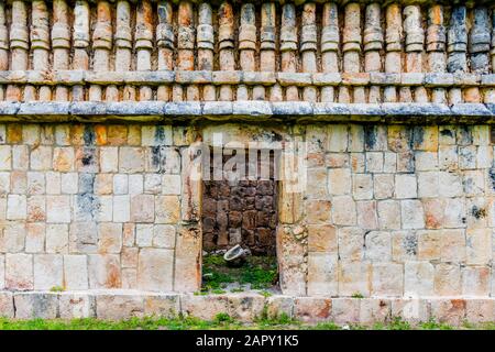 Detail des Großen Palastes von Sayil, Maya-Ruinen, Puuc-Region, Yucatan Mexiko Stockfoto