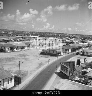 Reisen Sie nach Suriname und zu den niederländischen Antillen Residences in San Nicolas auf Aruba Datum: 1947 Ort: Aruba, San Nicolas Schlüsselwörter: Panoramas, Gehäuse Stockfoto