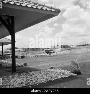 Reisen Sie nach Suriname und zu den niederländischen Antillen Residences in Julianadorp am Curaçao Datum: 1947 Ort: Curaçao, Julianadorp Schlüsselwörter: Busse, Häuser Institutionenname: CPIM Stockfoto