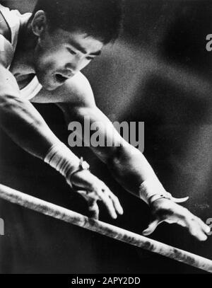 World Press Photo 1962, erster Preis in der Kategorie Sport, Goldmedaillengewinner Yukio Endo bei den Turn-Weltmeisterschaften in Prag; Stockfoto