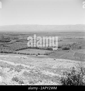 Naher Osten 1950-1955: Libanon Ansicht der Landwirtschaft im Beka Tal des Libanon Datum: 1950 Lage: BEKA Tal, Libanon Schlüsselwörter: Dörfer, Panorama, Täler Stockfoto