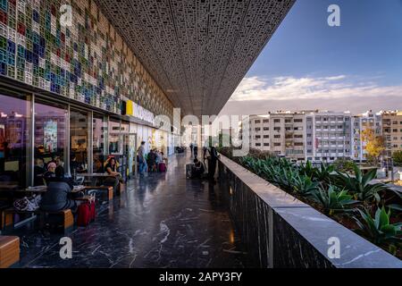 Casablanca, Marokko - McDonald's Restaurant am Bahnhof Casa Voyagers Stockfoto