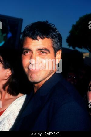 Westwood, Kalifornien, USA 9. Juni 1995 Schauspieler George Clooney besucht Warner Bros. Pictures' 'Batman Forever' Premiere am 9. Juni 1995 im Mann Village Theatre in Westwood, Kalifornien, USA. Foto von Barry King/Alamy Stock Photo Stockfoto