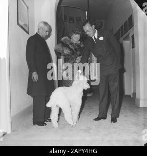 Vice President of India im Soestdijk Palace. Prinz Bernhard, Königin Juliana und Dr. Radhakrishnan Datum: 18. Oktober 1961 Ort: Indien Schlüsselwörter: Vizepräsidenten persönlicher Name: Bernhard, Fürst, Juliana, Königin Stockfoto