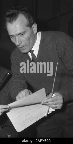 Joan Sutherland in Concertgebouw unter Leitung von Fulvio Vernizzi (Dirigent) Datum: 25. Februar 1962 Schlüsselwörter: KONZERTGEBÄUDE, Dirigenten Personname: Fulvio Vernizzi, Joan Sutherland Stockfoto
