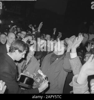 Hein Hoogland Jubileum 25 Jahre Portier Schouwburg Datum: 23. november 1962 Schlüsselwörter: Jubilea, Theater Personenname: Hoogland, HEIN Stockfoto