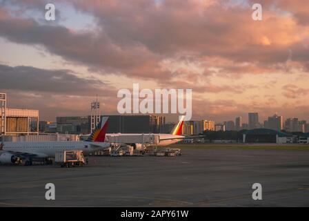 Am frühen Morgen auf dem internationalen Flughafen Ninoy Aquino in Manila, Philippinen Stockfoto