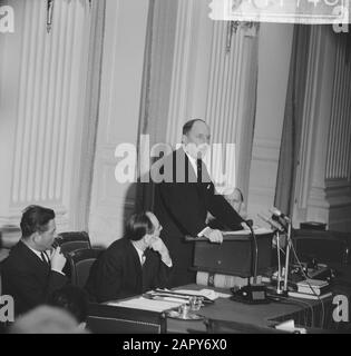 Minister Luns während seiner Rede im Repräsentantenhaus, Minister Luns Datum: 31. Januar 1963 Ort: Den Haag, Zuid-Holland Schlüsselwörter: Redes persönlicher Name: LUNs, J.A.M. H., Luns, Joseph Stockfoto
