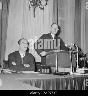 Minister Luns während seiner Rede im Repräsentantenhaus im Zusammenhang mit dem letzten EG-Überprüfungsdatum: 31. Januar 1963 Ort: Den Haag, Zuid-Holland Schlüsselwörter: Redes persönlicher Name: LUNs, J.A.M.H. , Luns, Joseph Stockfoto