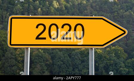 Wegweiser 2020, Straßenschild Stockfoto