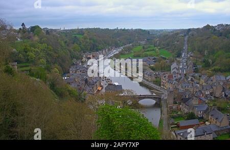 Blick von der Festung auf Dinan, Frankreich Stockfoto