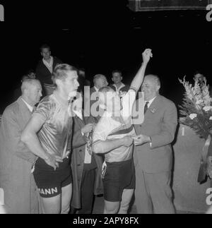 Weltmeisterschaften in Recourt. Endprofis stayers. Faggin setzt auf Regenbogentrikot, Link Post Date: 7. August 1963 Schlagwörter: Stayers, Finals, Profis, Regenbogentrikots persönlicher Name: Post Stockfoto